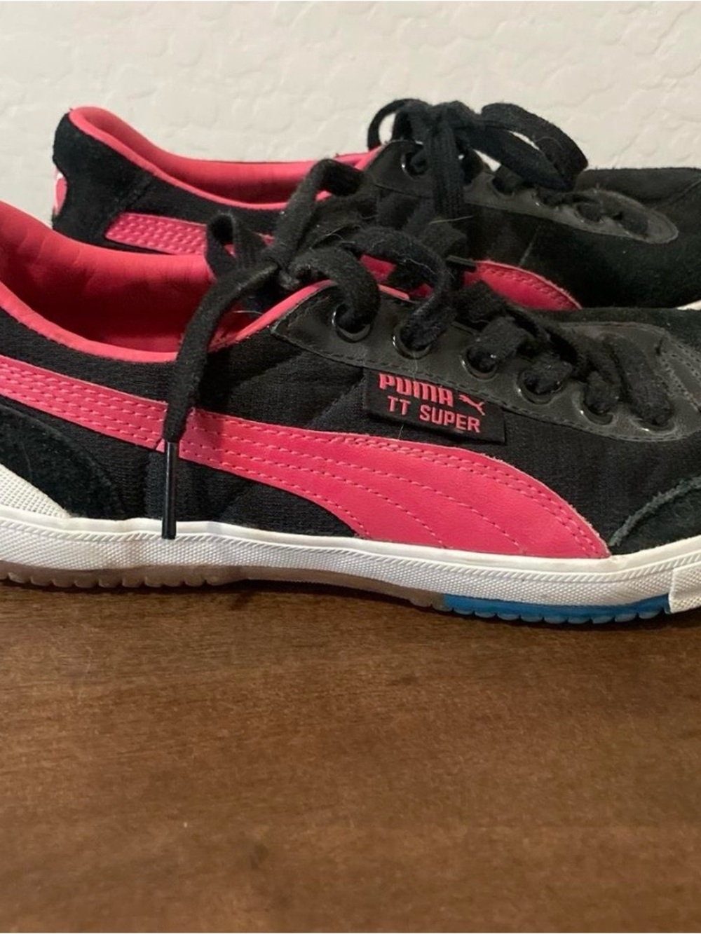 Puma TT Super Women's Sneakers in Black and Hot Pink